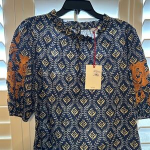 NWT SIZE M cute details fall blouse Voy